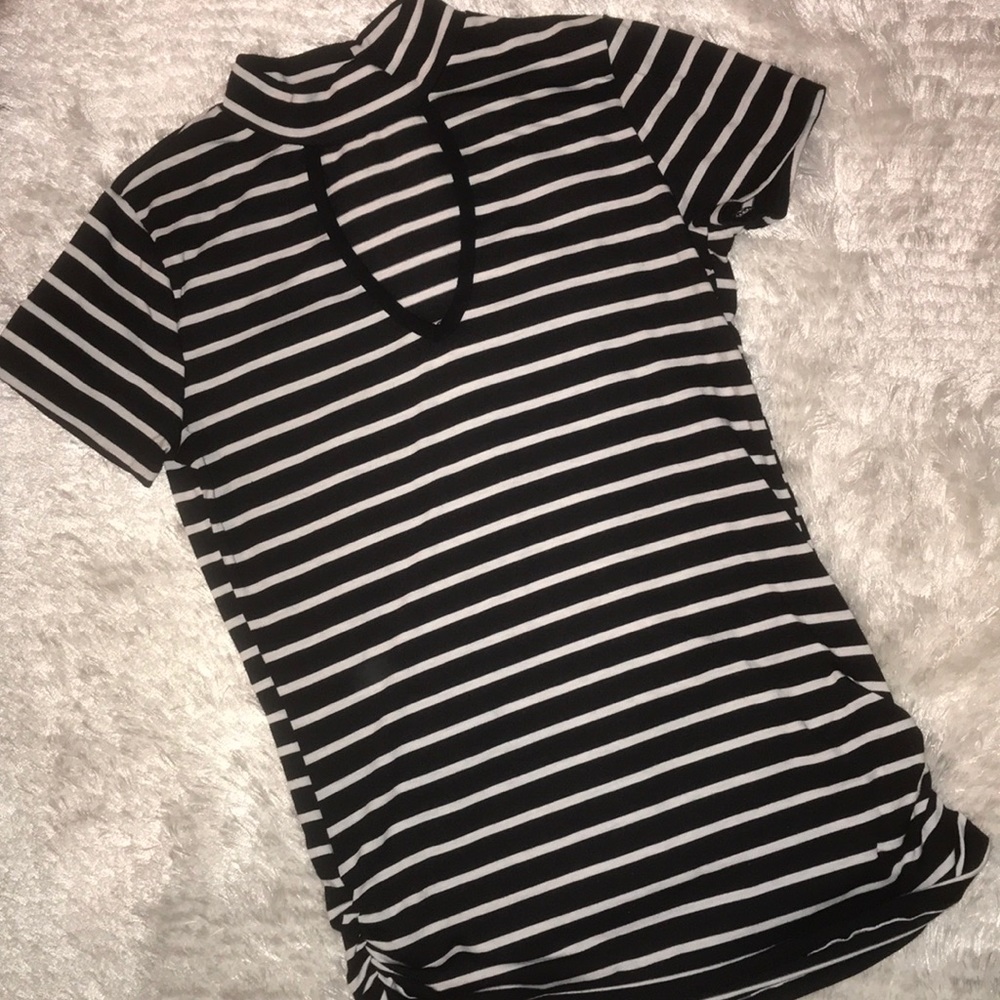 Striped Keyhole Top💓